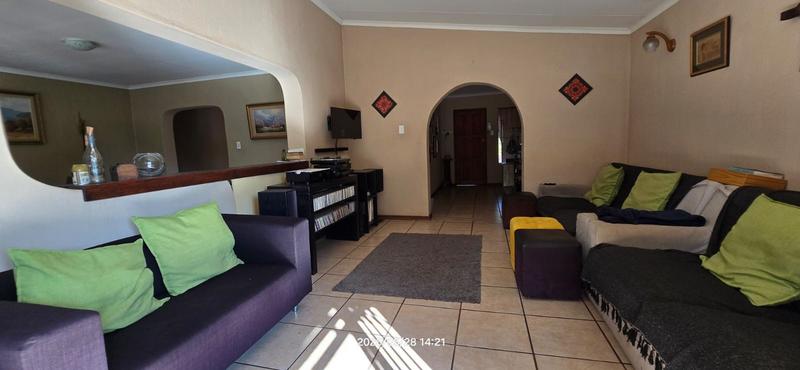 5 Bedroom Property for Sale in Garsfontein Gauteng