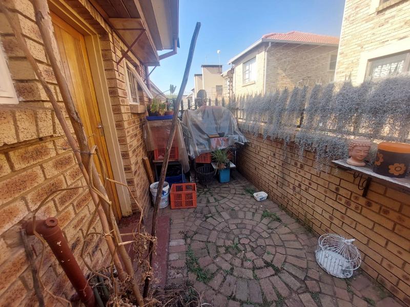2 Bedroom Property for Sale in Randpoort Gauteng