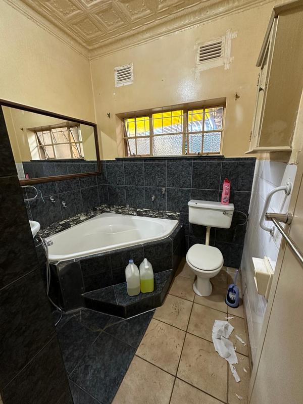 6 Bedroom Property for Sale in Geduld Gauteng