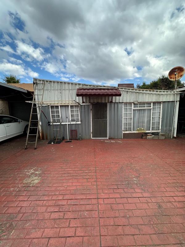 6 Bedroom Property for Sale in Geduld Gauteng