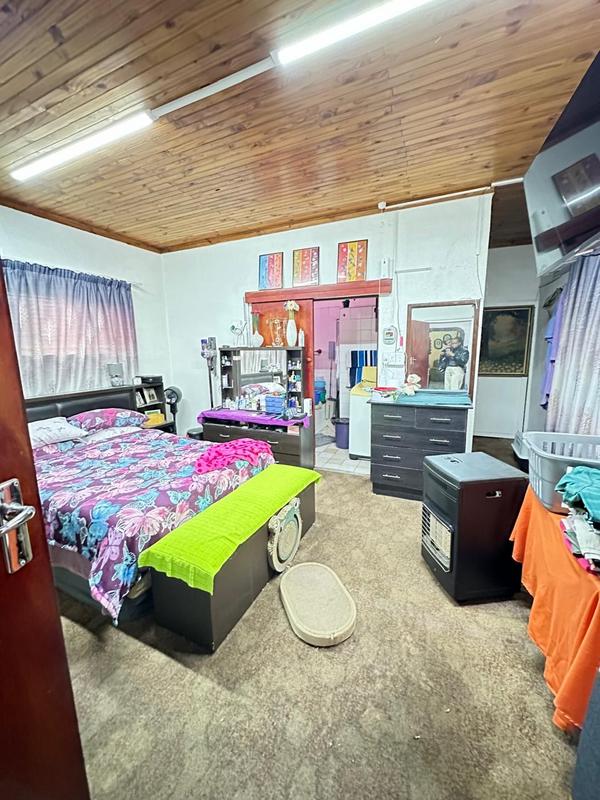 6 Bedroom Property for Sale in Geduld Gauteng
