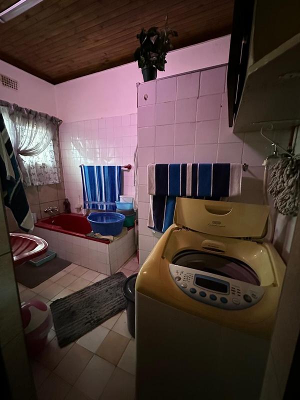 6 Bedroom Property for Sale in Geduld Gauteng