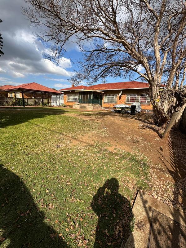 6 Bedroom Property for Sale in Geduld Gauteng
