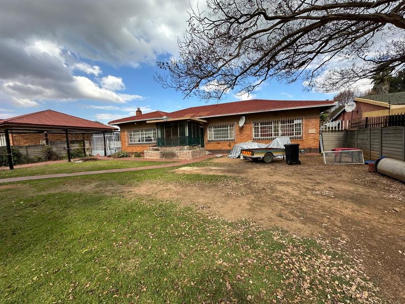 6 Bedroom Property for Sale in Geduld Gauteng