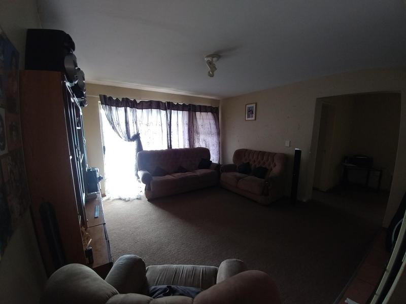 To Let 2 Bedroom Property for Rent in Sonneveld Gauteng