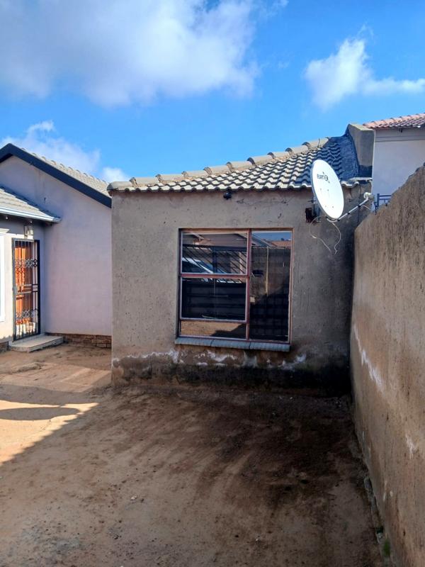 2 Bedroom Property for Sale in Bram Fischerville Gauteng