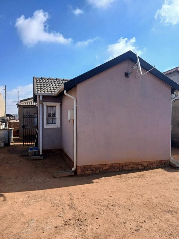 2 Bedroom Property for Sale in Bram Fischerville Gauteng