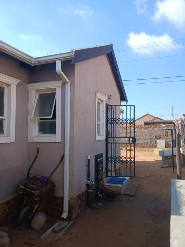 2 Bedroom Property for Sale in Bram Fischerville Gauteng