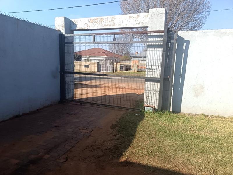 4 Bedroom Property for Sale in Florida Gauteng