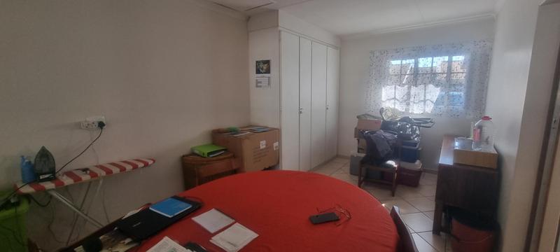3 Bedroom Property for Sale in Die Hoewes Gauteng