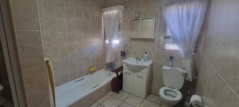 3 Bedroom Property for Sale in Die Hoewes Gauteng