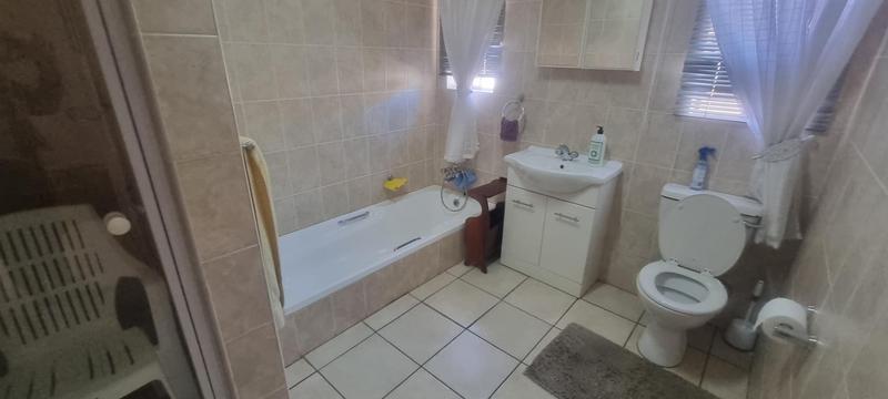 3 Bedroom Property for Sale in Die Hoewes Gauteng