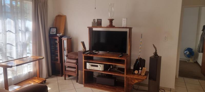 3 Bedroom Property for Sale in Die Hoewes Gauteng