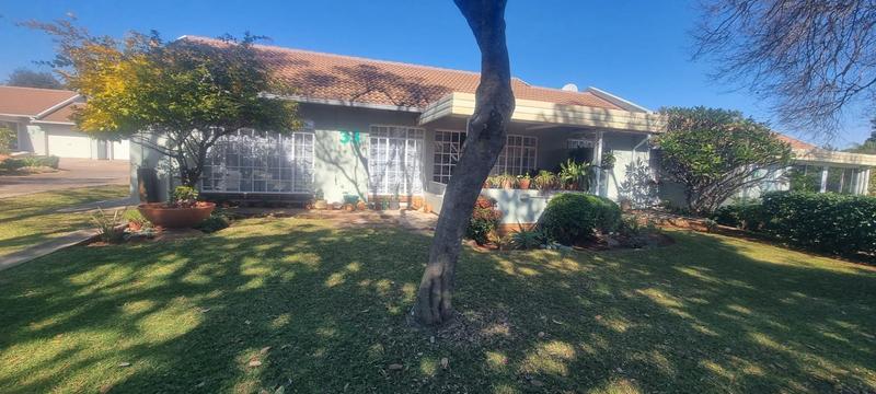 3 Bedroom Property for Sale in Die Hoewes Gauteng