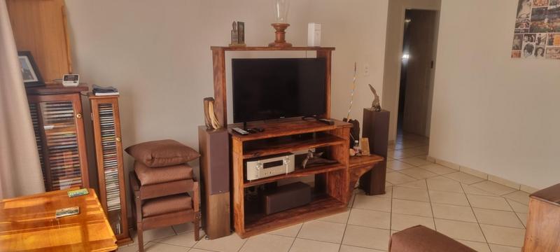 3 Bedroom Property for Sale in Die Hoewes Gauteng