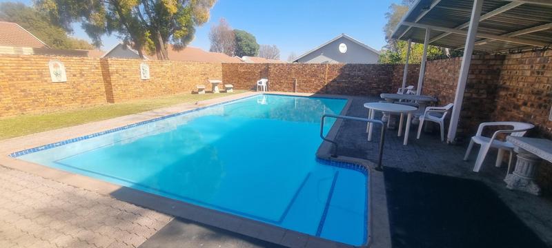 3 Bedroom Property for Sale in Die Hoewes Gauteng