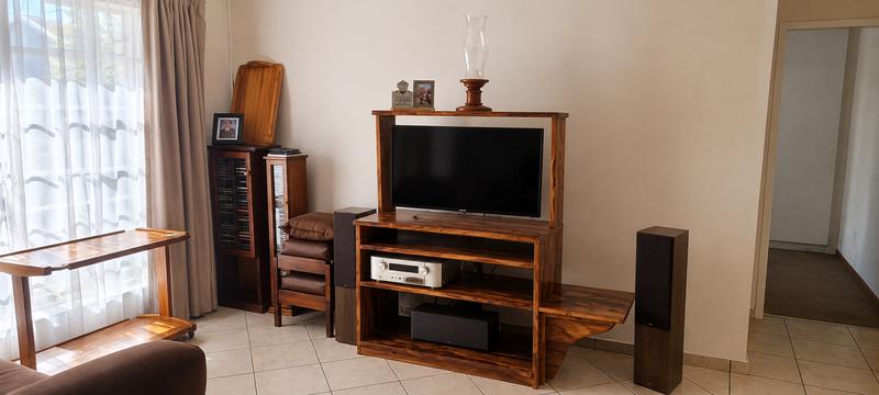 3 Bedroom Property for Sale in Die Hoewes Gauteng