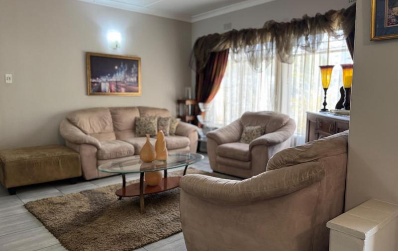 4 Bedroom Property for Sale in Waverley Gauteng