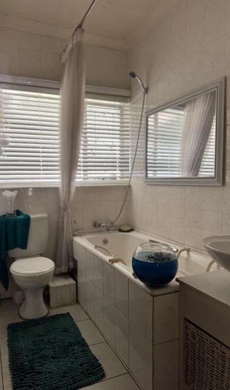4 Bedroom Property for Sale in Waverley Gauteng