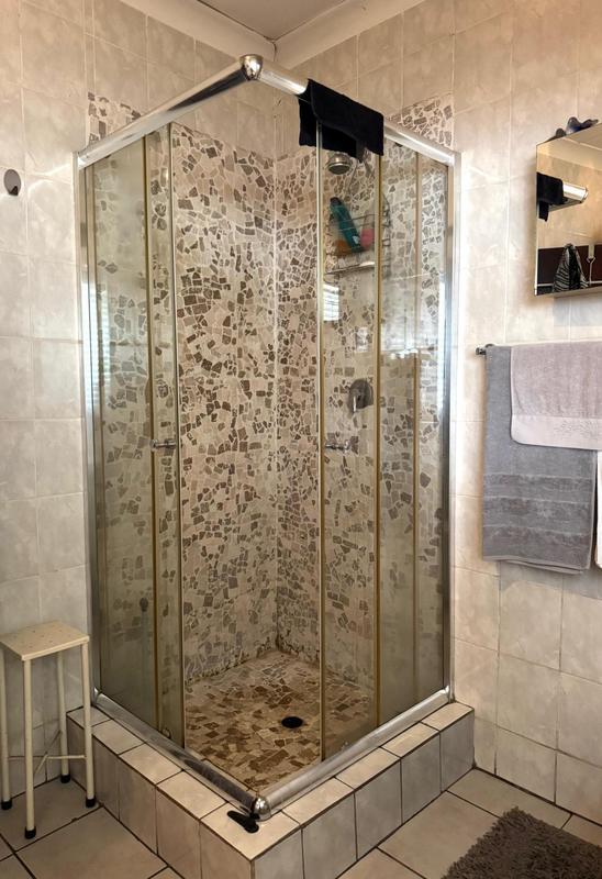 4 Bedroom Property for Sale in Waverley Gauteng