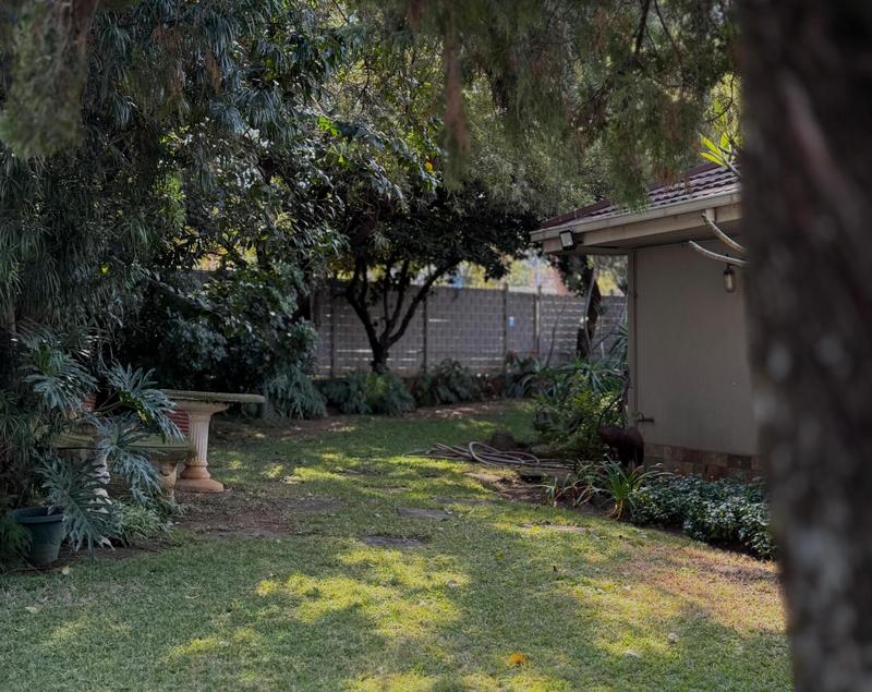 4 Bedroom Property for Sale in Waverley Gauteng