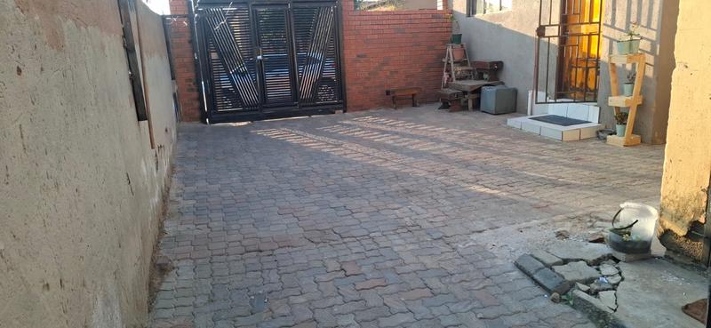 2 Bedroom Property for Sale in Tembisa Gauteng