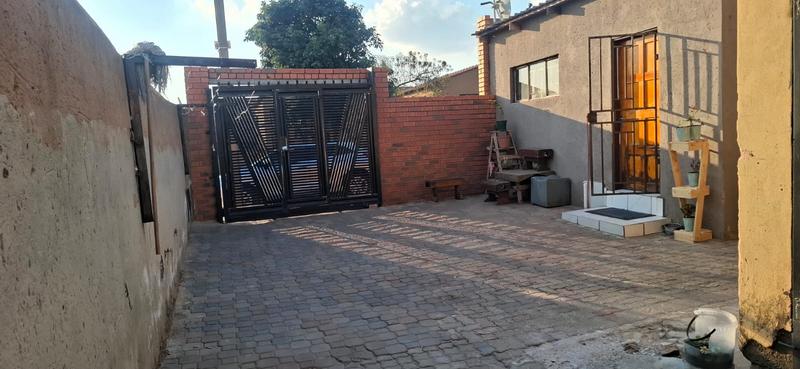 2 Bedroom Property for Sale in Tembisa Gauteng