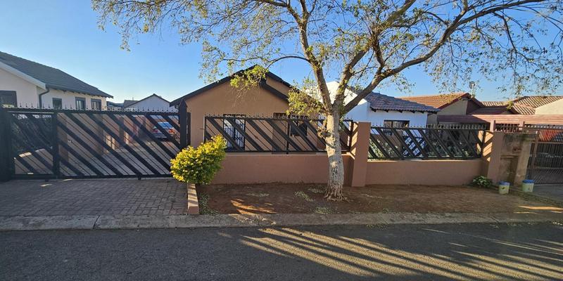 3 Bedroom Property for Sale in Lotus Gardens Gauteng