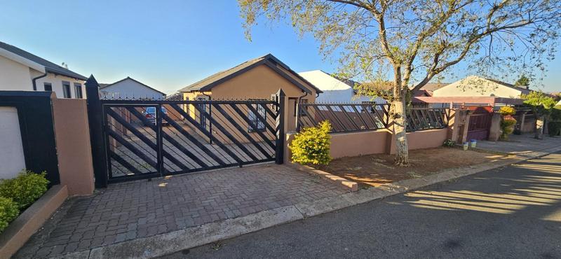 3 Bedroom Property for Sale in Lotus Gardens Gauteng