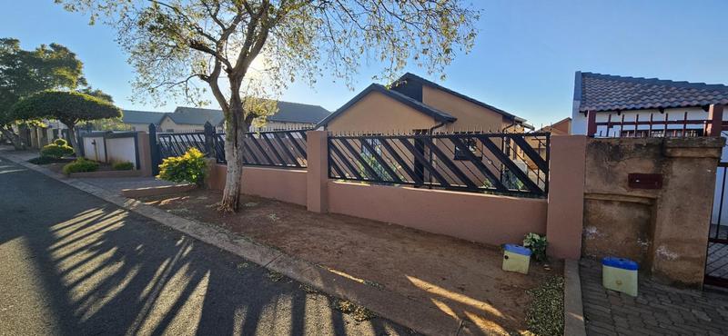 3 Bedroom Property for Sale in Lotus Gardens Gauteng