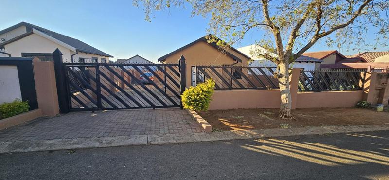 3 Bedroom Property for Sale in Lotus Gardens Gauteng
