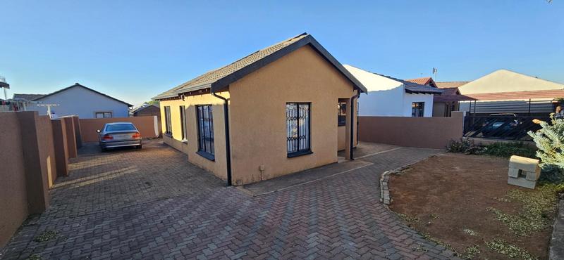 3 Bedroom Property for Sale in Lotus Gardens Gauteng