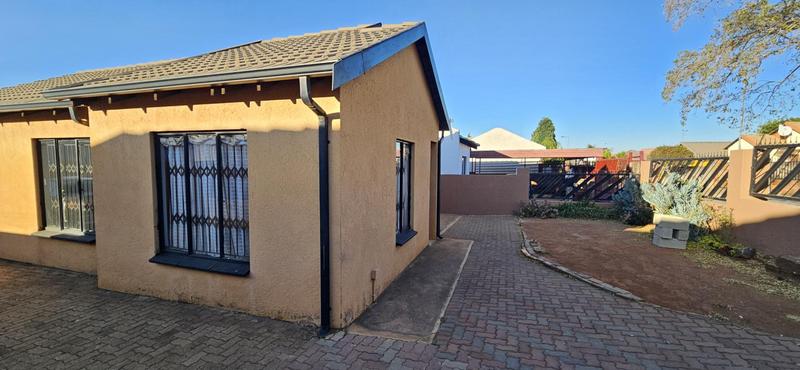 3 Bedroom Property for Sale in Lotus Gardens Gauteng