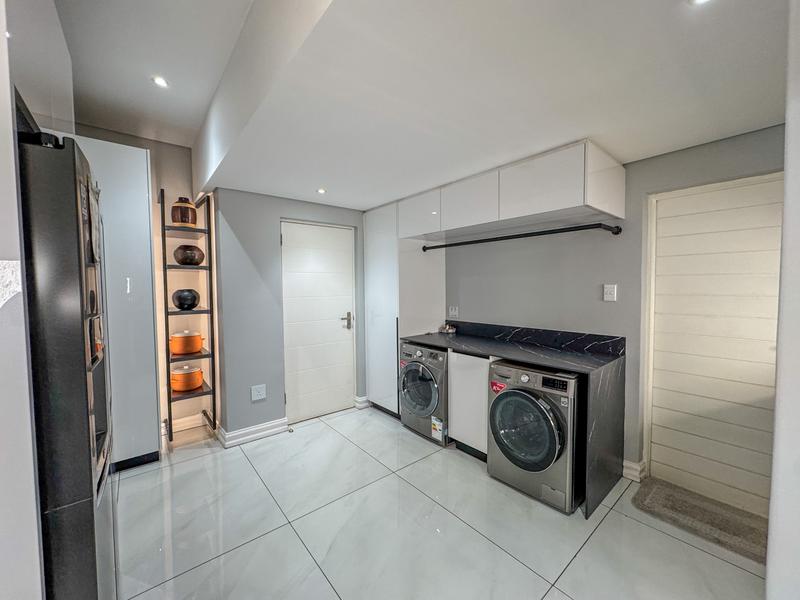 To Let 4 Bedroom Property for Rent in Midstream Estate Gauteng