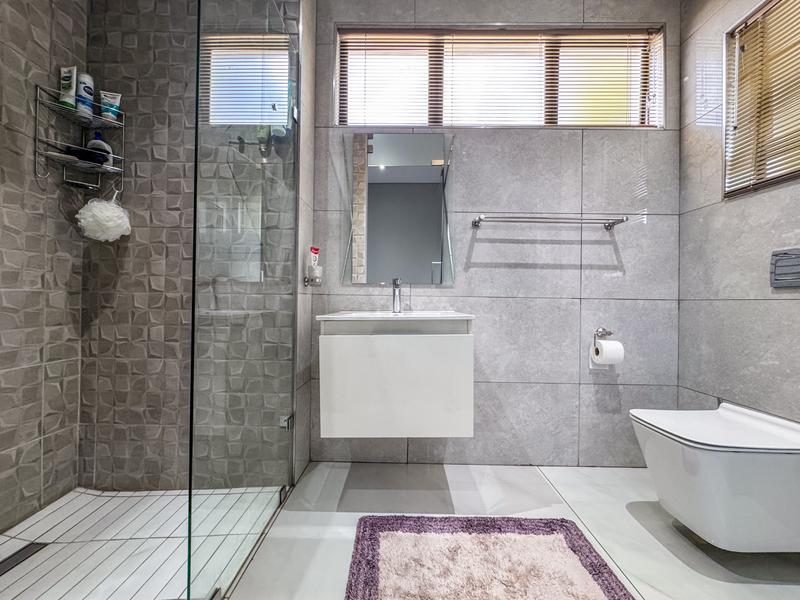 To Let 4 Bedroom Property for Rent in Midstream Estate Gauteng