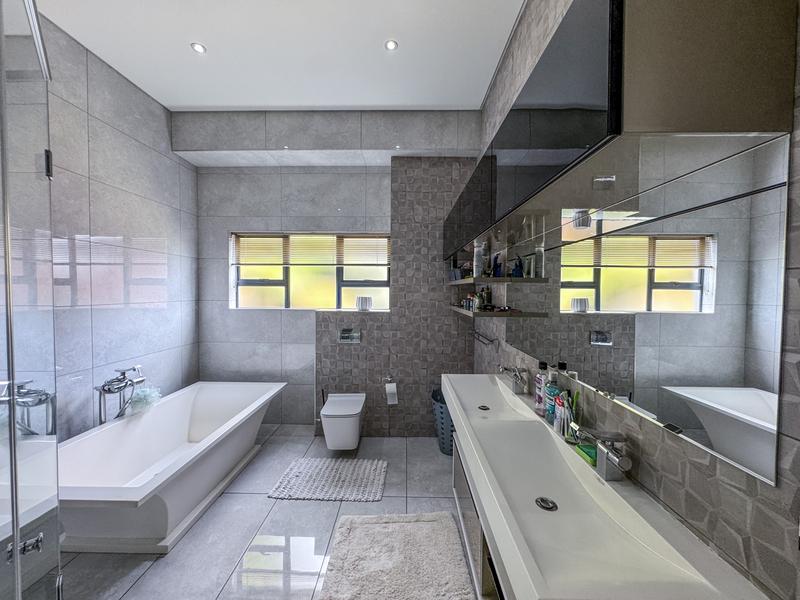 To Let 4 Bedroom Property for Rent in Midstream Estate Gauteng