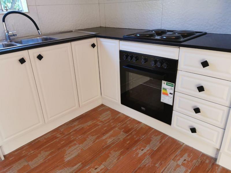 To Let 1 Bedroom Property for Rent in Glen Austin Gauteng