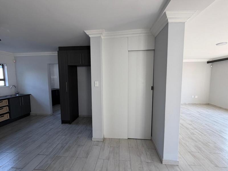 5 Bedroom Property for Sale in Annlin Gauteng