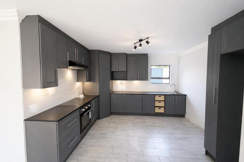 5 Bedroom Property for Sale in Annlin Gauteng