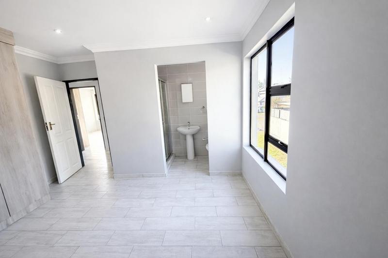 5 Bedroom Property for Sale in Annlin Gauteng