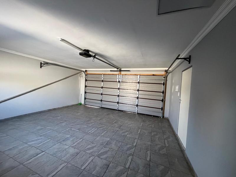 5 Bedroom Property for Sale in Annlin Gauteng