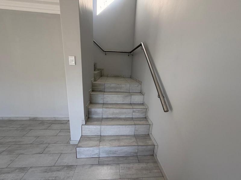 5 Bedroom Property for Sale in Annlin Gauteng
