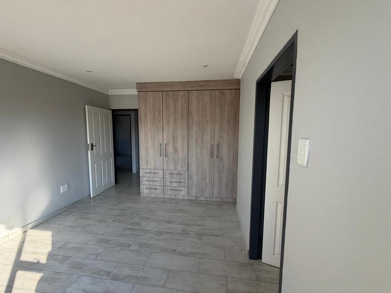 5 Bedroom Property for Sale in Annlin Gauteng