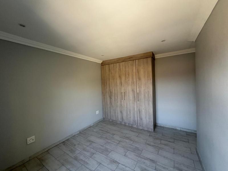 5 Bedroom Property for Sale in Annlin Gauteng