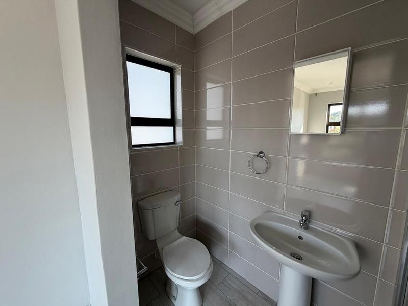 5 Bedroom Property for Sale in Annlin Gauteng