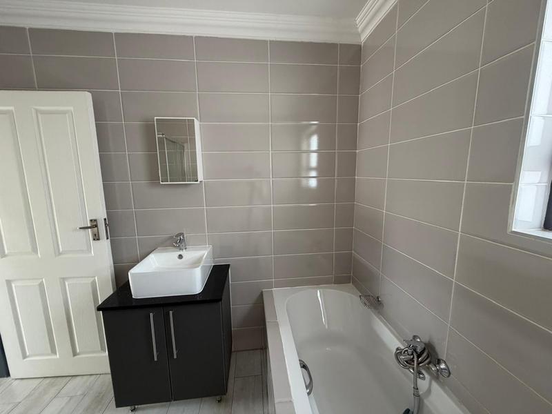 5 Bedroom Property for Sale in Annlin Gauteng