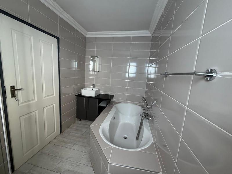 5 Bedroom Property for Sale in Annlin Gauteng