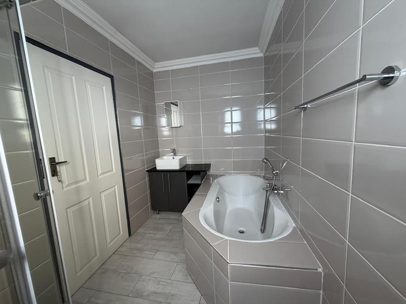 5 Bedroom Property for Sale in Annlin Gauteng