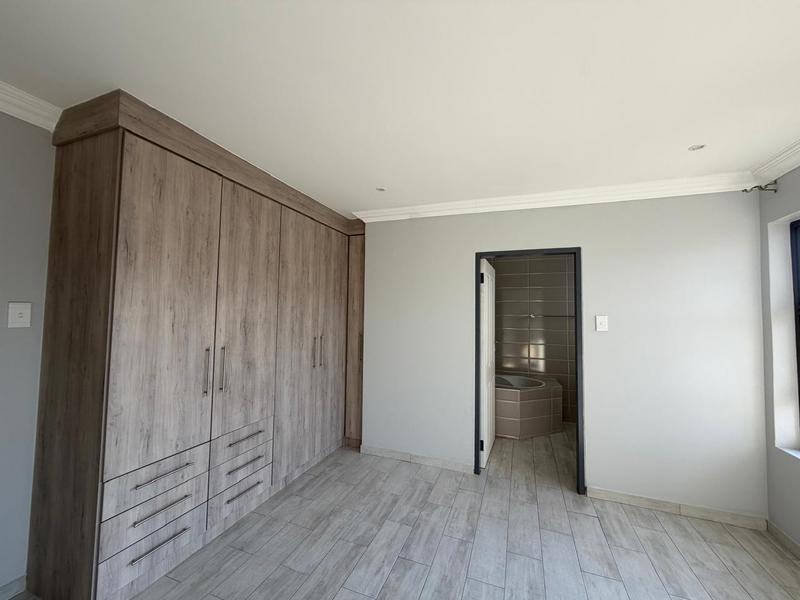 5 Bedroom Property for Sale in Annlin Gauteng