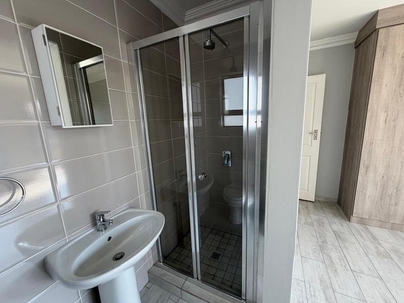 5 Bedroom Property for Sale in Annlin Gauteng